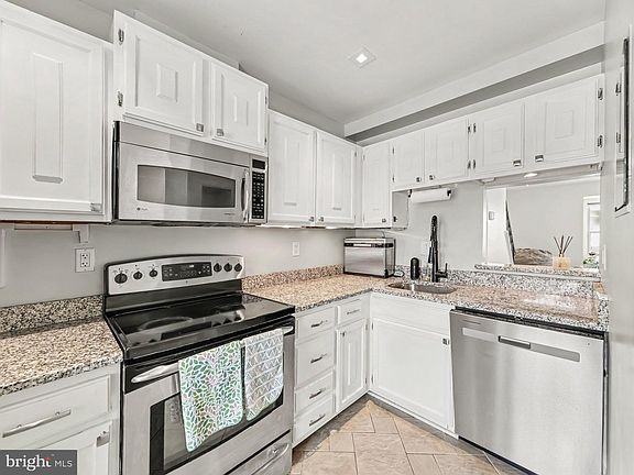 4th image of 13849 Constitution Ct
