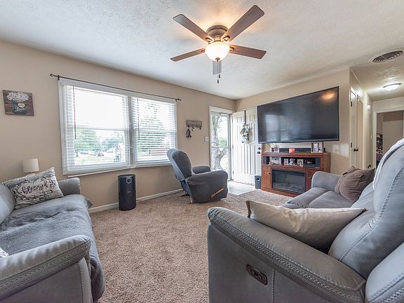 2nd image of 2520 W Farmstead Dr