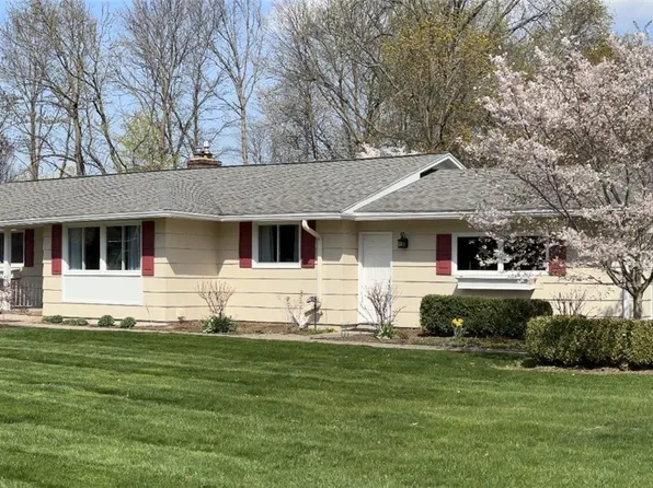 113 Timberline Dr, Penfield, NY 14526
