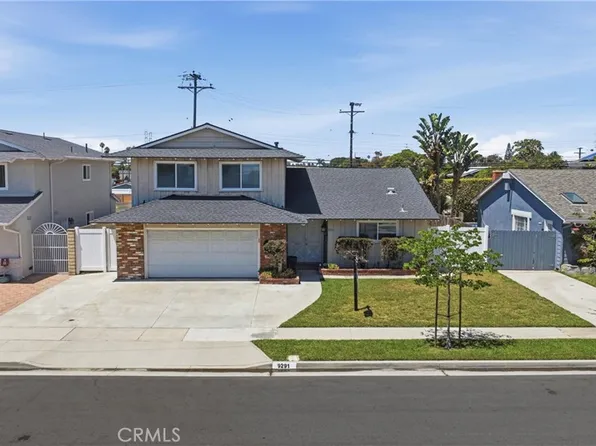 9291 Greenwich Dr, Huntington Beach, CA 92646