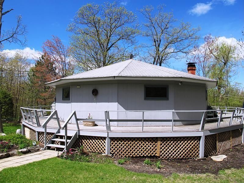 1st image of 11 Emerald Dr