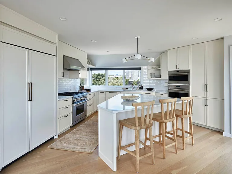 255 Marine Blvd — Photo 5