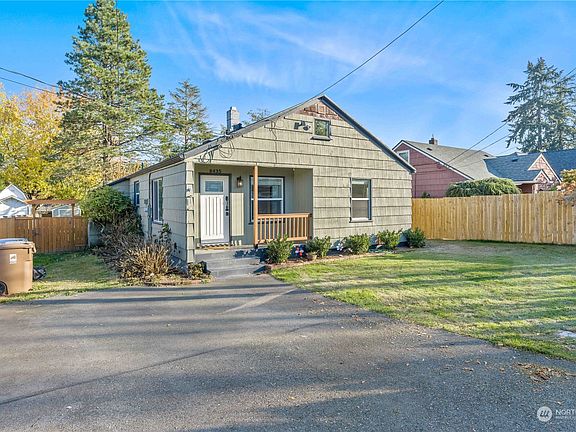 4th image of 8435 Tacoma Ave S