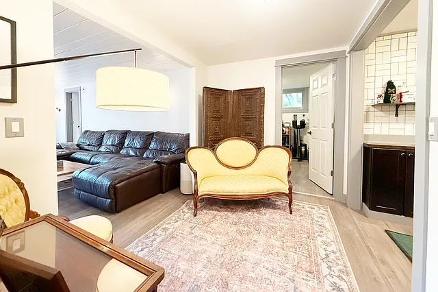 208 S Summit Ave — Photo 32