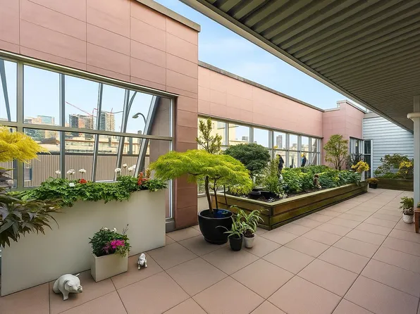 1750 W 2nd Ave #202, Vancouver, BC V6J 1H6