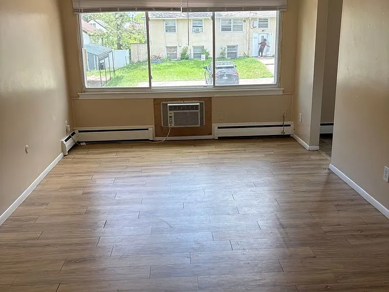 1015 York Ave — Photo 30