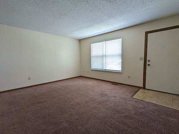 4th image of 3000 N Kentwood Ave #39