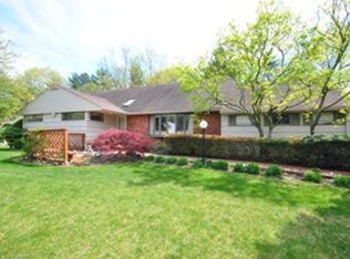 90 Meadow Woods Rd, Great Neck, NY 11020