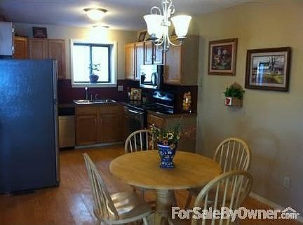 Remodeled SS Energy Effecient Appliances
						:
						Blk Marble Counter tops. Door from garage for easy unloading of groceries!