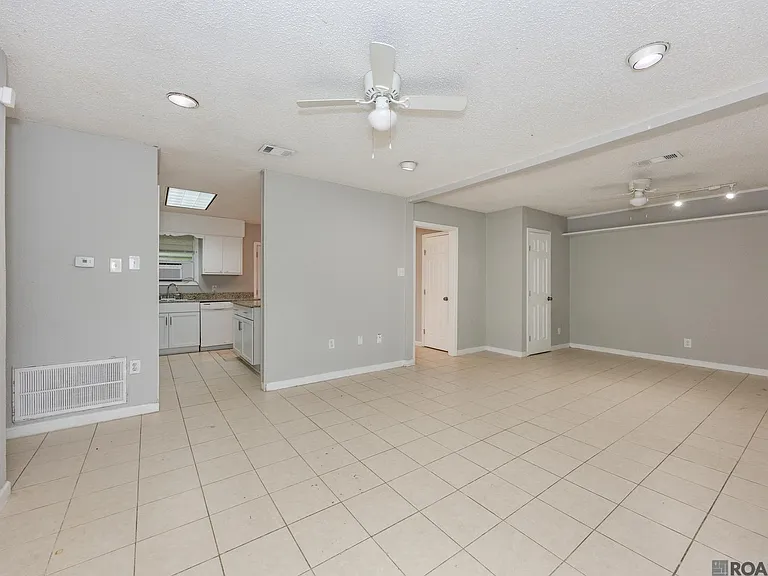 7224 Meadow Park Ave — Photo 4