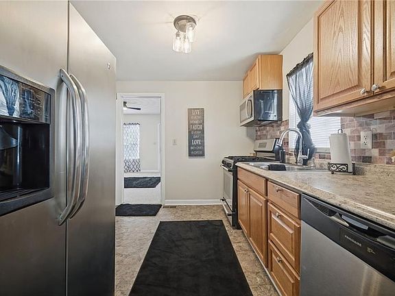 4th image of 7422 Davidson St