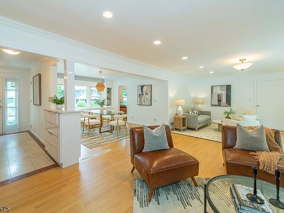 5th image of 132 Haddon Pl