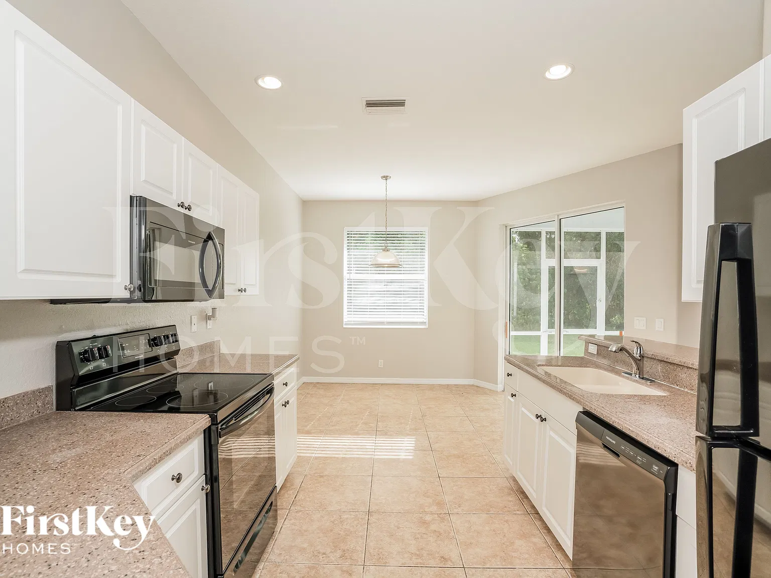 3 bed, 2.0 bath, 1586 sqft, $2,015 — Photo 4