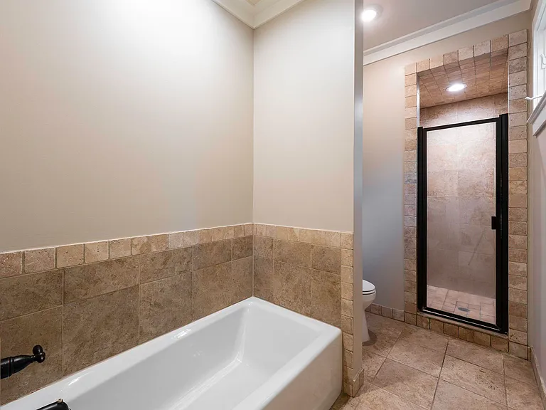218 Hawthorn St — Photo 17