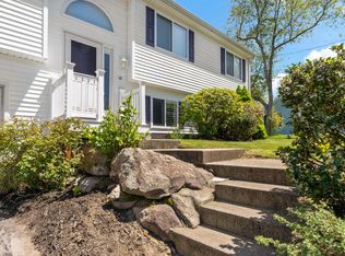 14 Lakeview Dr, Narragansett, RI 02882