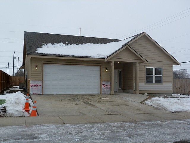 2nd image of 1100 N Canterbury Dr