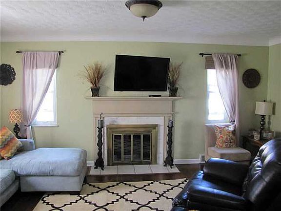 3rd image of 527 E 2nd St