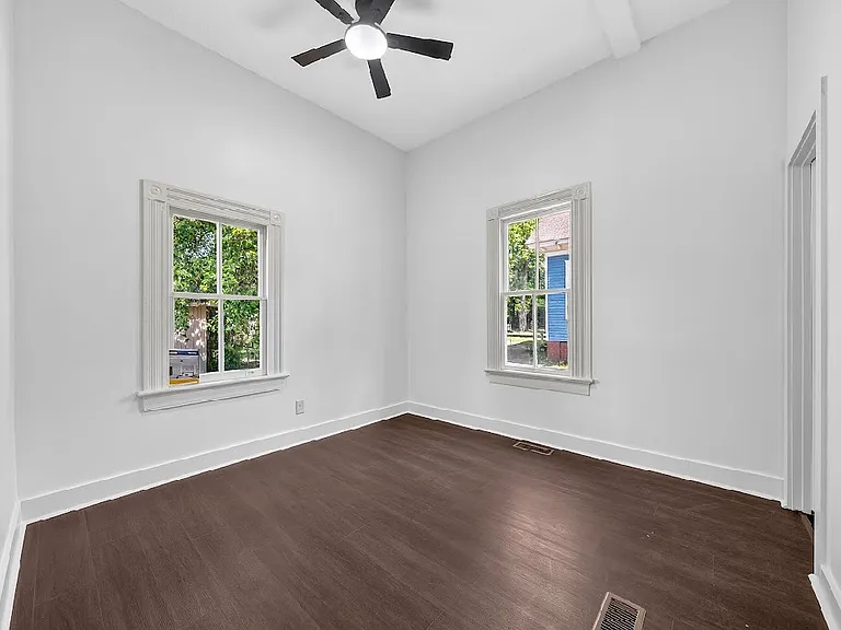2807 Beacon Ave — Photo 16