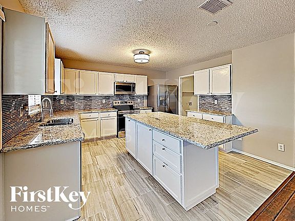 3rd image of 1001 Mazourka Dr