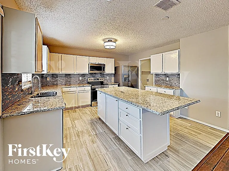 1001 Mazourka Dr — Photo 3