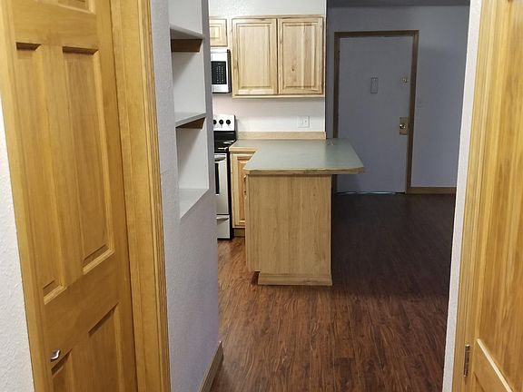 hallway from bedrooms