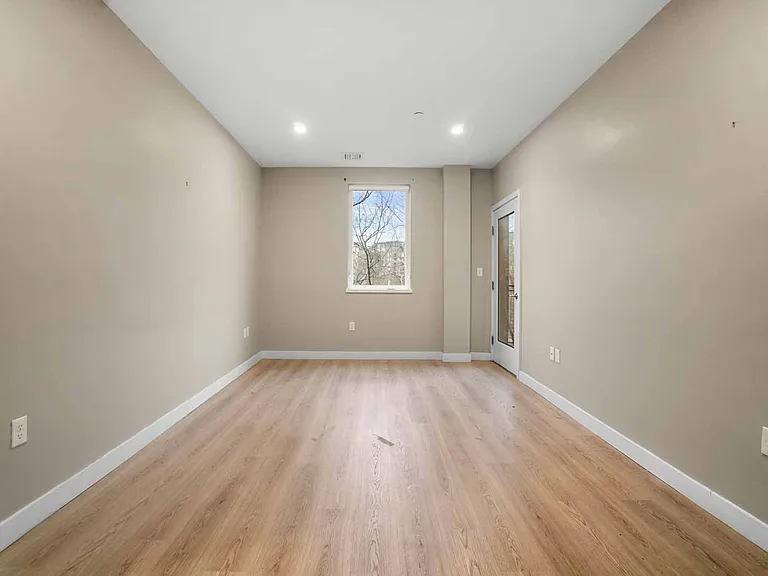 Walter Huntington Apartments — Photo 13