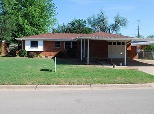 620 NW 2nd St, Moore, OK 73160