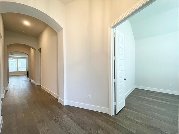 2nd image of 3101 Cabell Dr