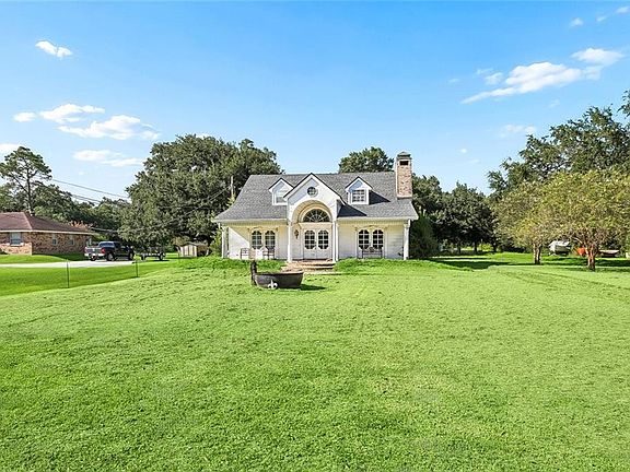 2nd image of 3409 Bayou Rd