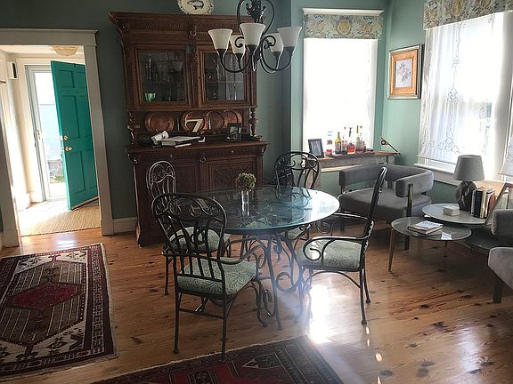 Heart pine flrs throughout 