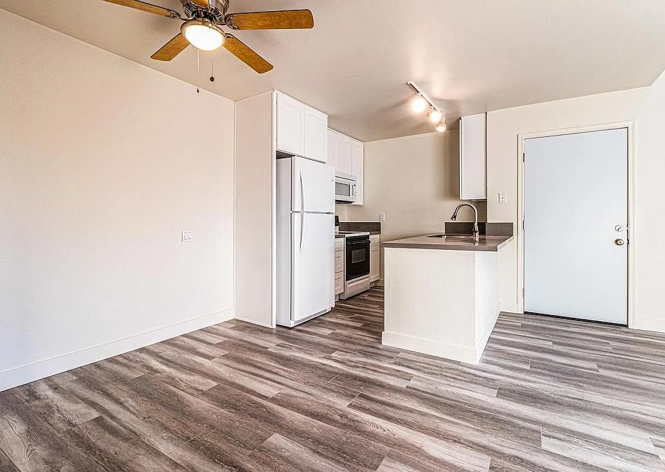1st image of 3549 Castle Glen Dr Unit 201