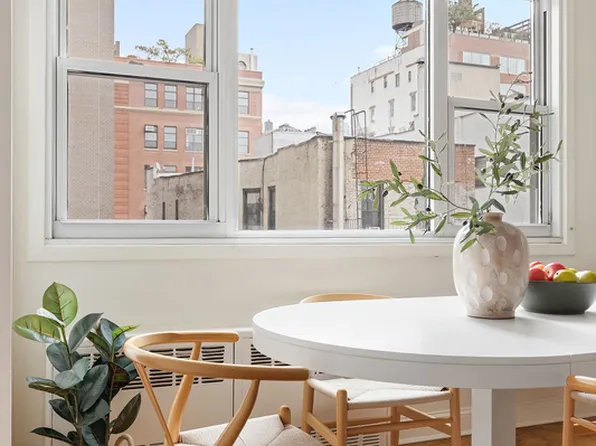 77 Seventh Avenue image 1 of 11