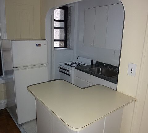 3rd image of 4141 46th St APT 3N