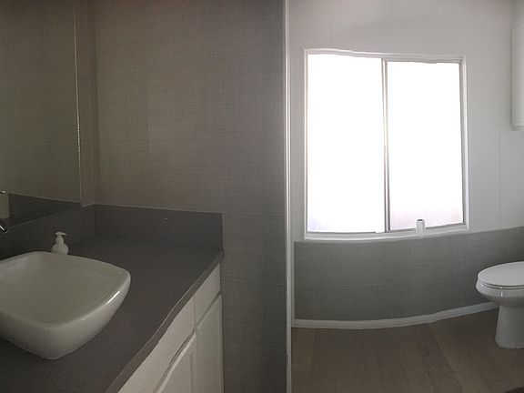 Quartz slab in master Br