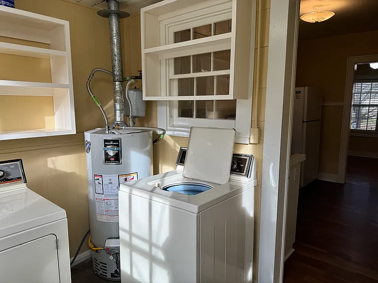 427 E Johnson St — Photo 16