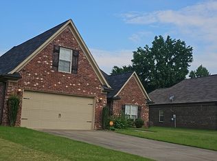 7377 Redberry Dr, Horn Lake, MS 38637