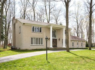 9825 Hollingson Rd, Clarence, NY 14031