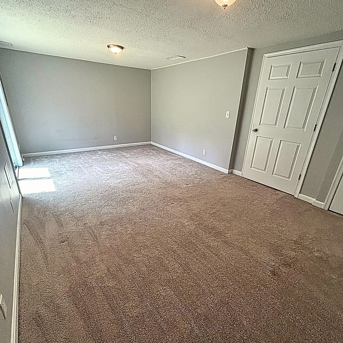 Studio, 1700 sqft, $1,000 — Photo 4