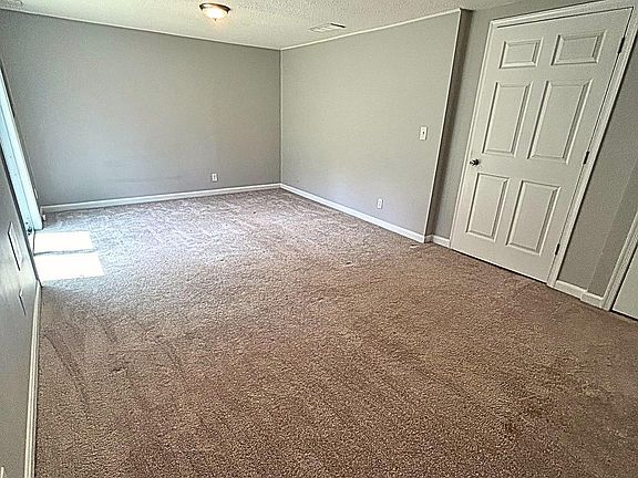 4th image of 715 Acorn Ct