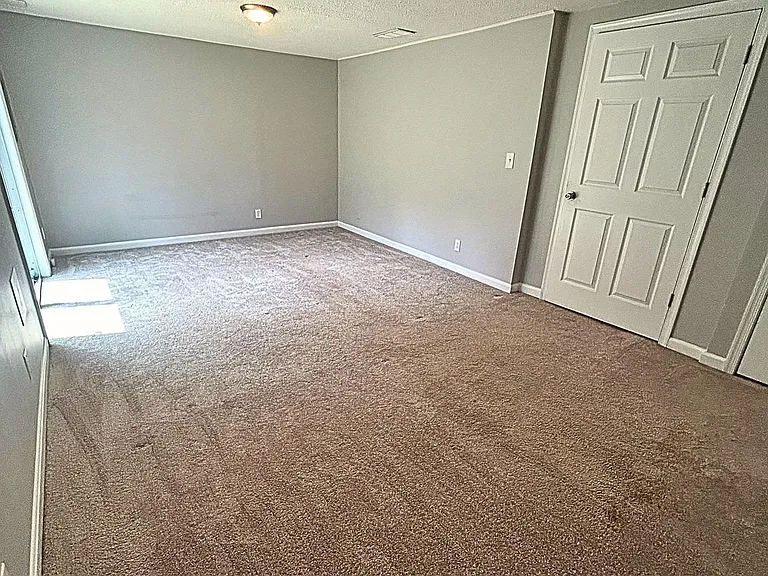 715 Acorn Ct — Photo 4