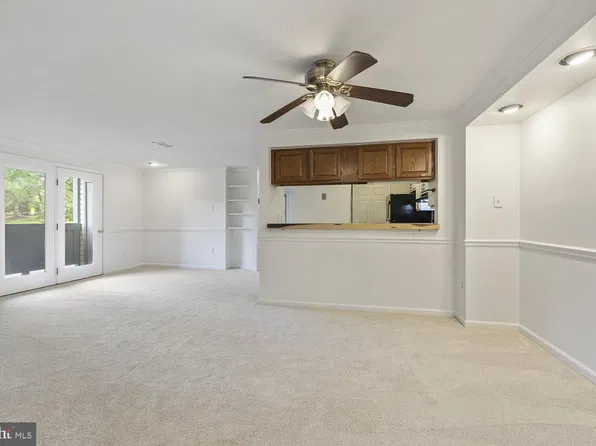 18700 Caledonia Ct APT E, Germantown, MD 20874