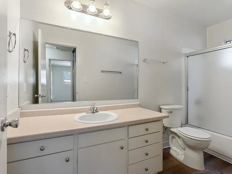 Walnut Creek Apartments — Photo 9