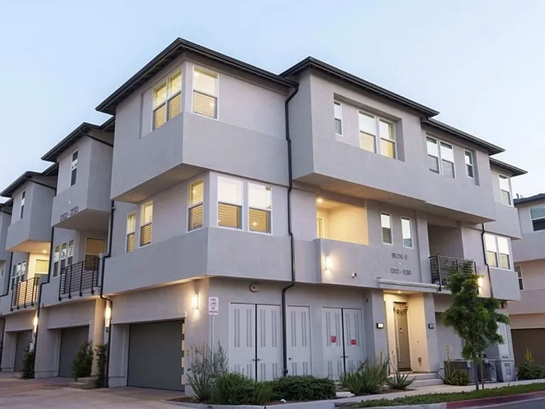 1202 W Cara Dr — Photo 1