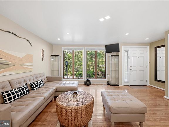 2nd image of 10929 Howland Dr
