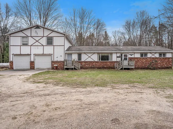 7693 Ellis Rd, Ravenna, MI 49451