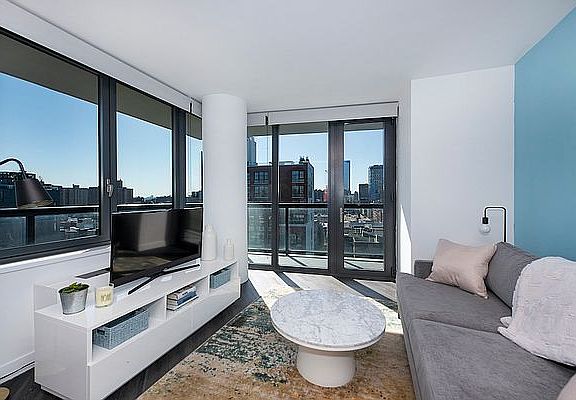 3rd image of 250 E Houston St APT 6C