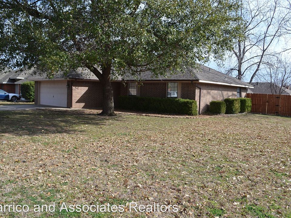 1st image of 906 Brittany Dr