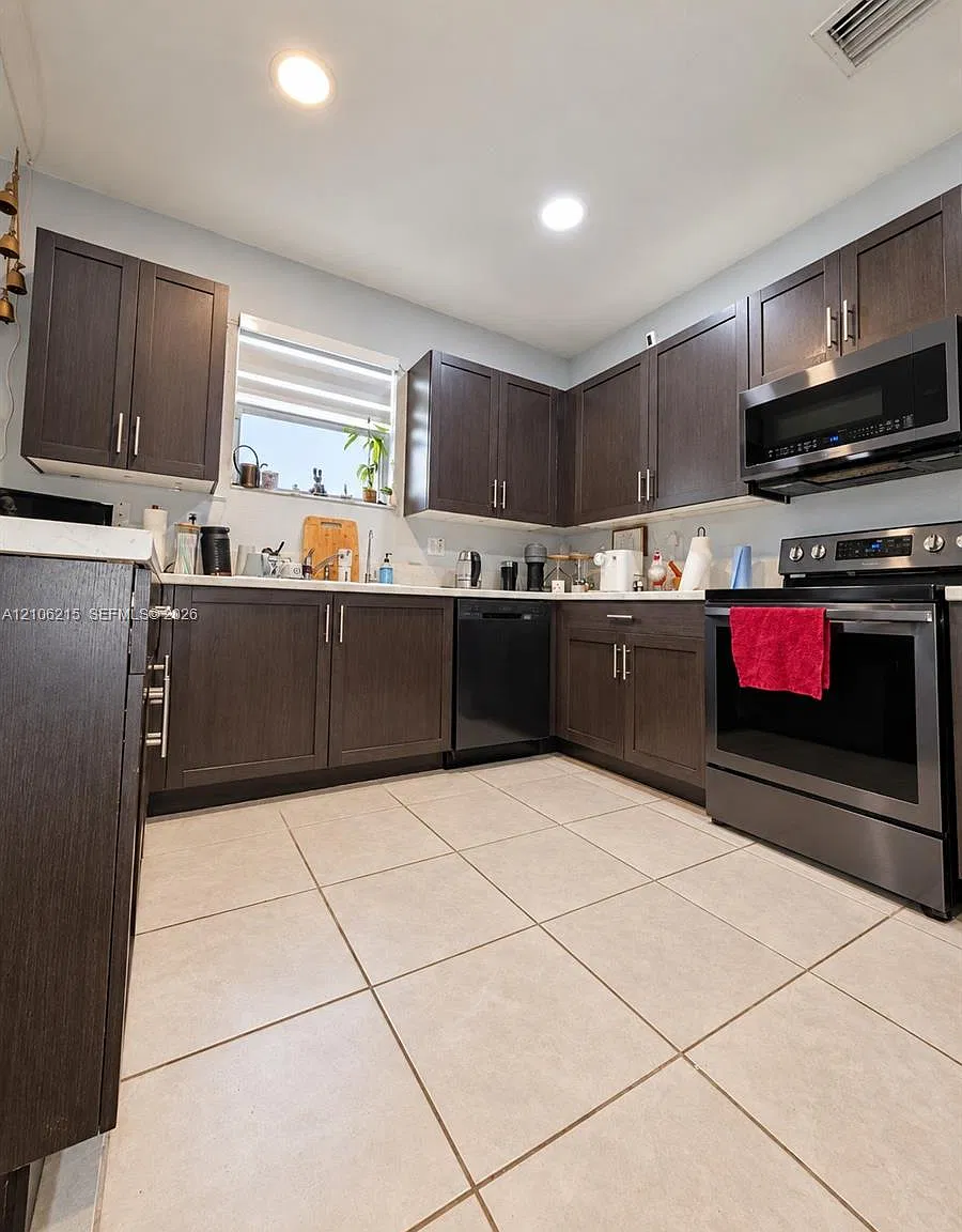 Keys Gate Residential — Photo 3
