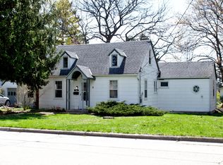 441 W Linwood Ave, Oconomowoc, WI 53066