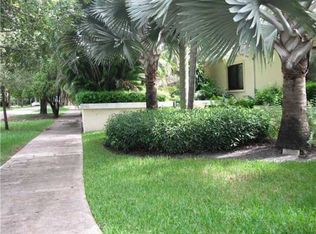 900 S Alhambra Cir, Coral Gables, FL 33146